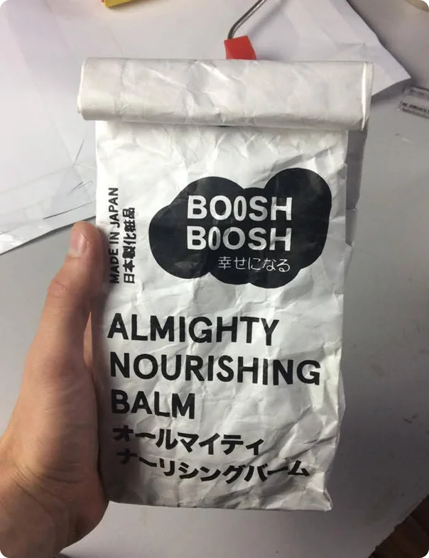 Варіант принта ALMIGHTY NOURISHING BALM на ланчбегу з Tyvek