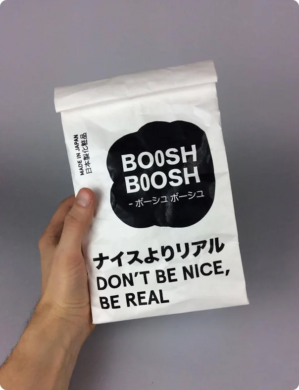 Пробний зразок ланчбега BOOSH BOOSH у руці, вигляд спереду