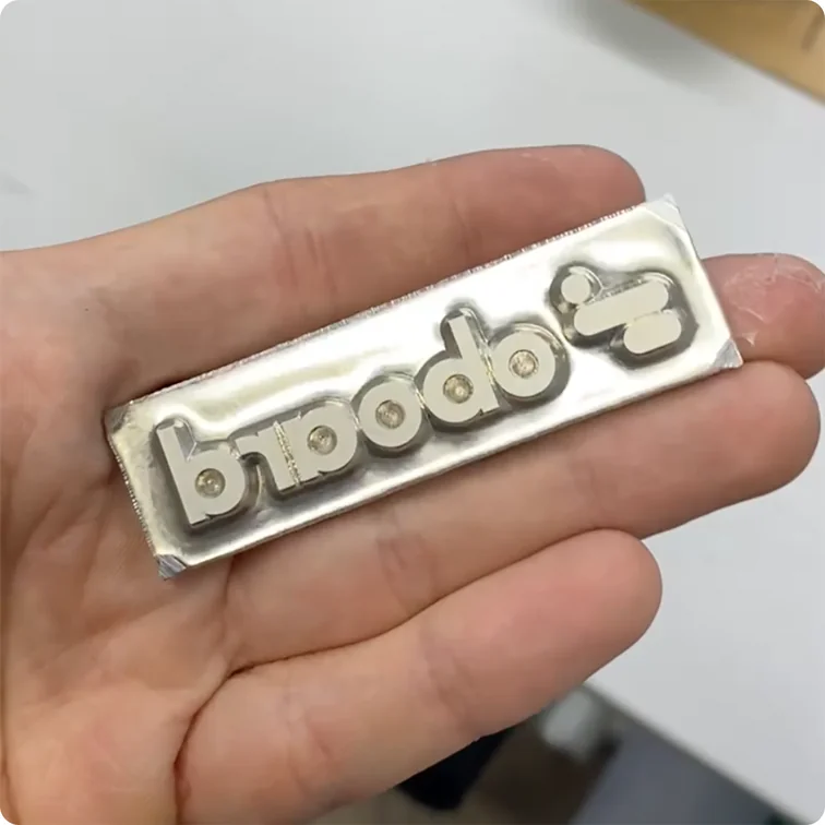 Металеве кліше з логотипом Oboard